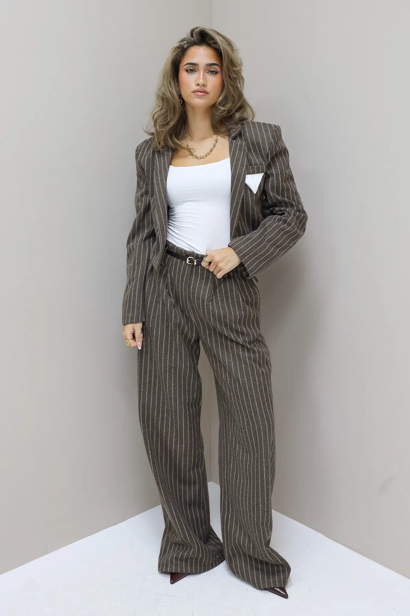 blazer gestreept donker bruin met pantalon set draagfoto ladylike