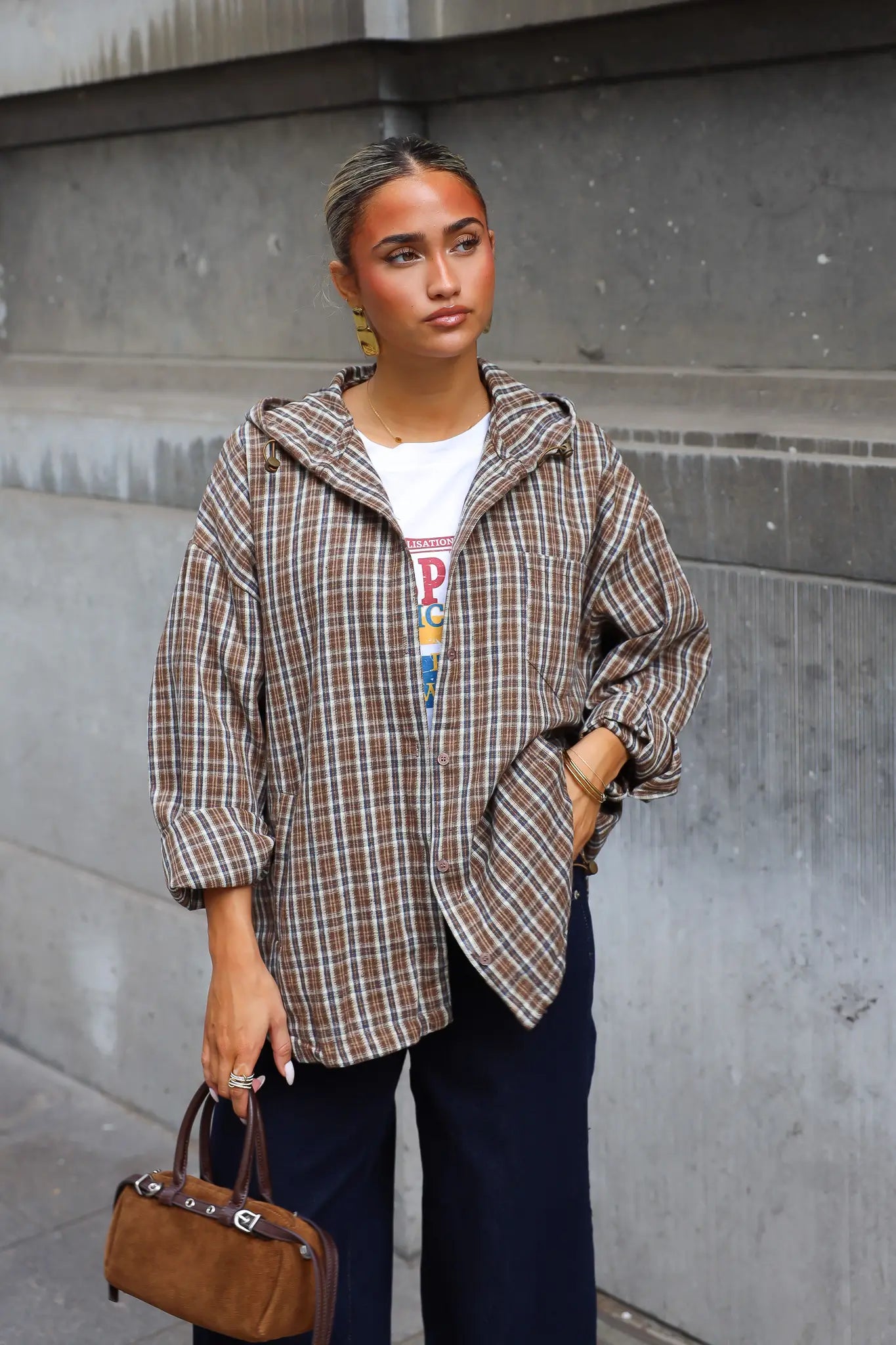 Oversized geruite blouse in camel en bruintinten met capuchon en zakken aan de voorkant
