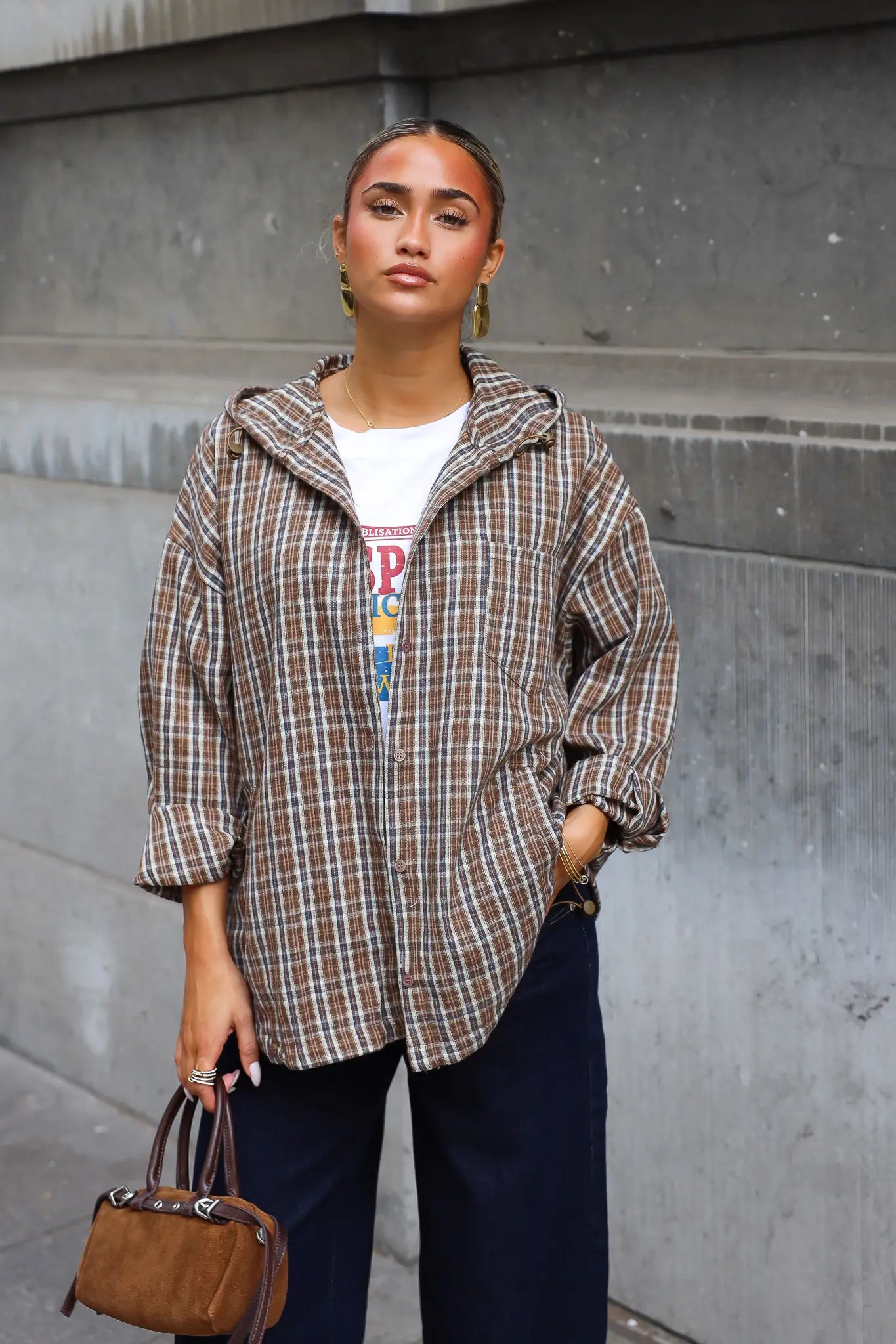 Oversized geruite blouse in camel en bruintinten met capuchon en zakken aan de voorkant