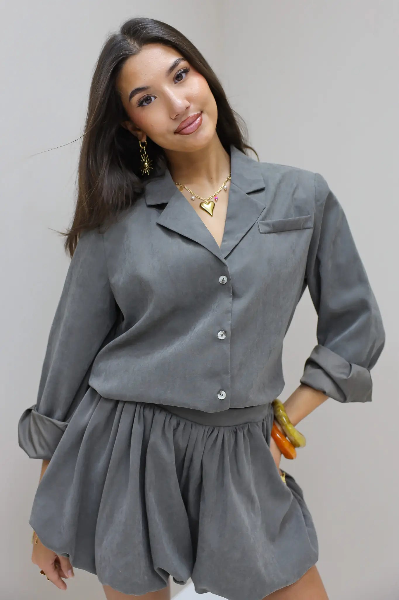 blouse kraag grijs blouse volledige outfit ladylike webp