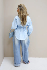 blauwe blouse dames studio close up ladylike