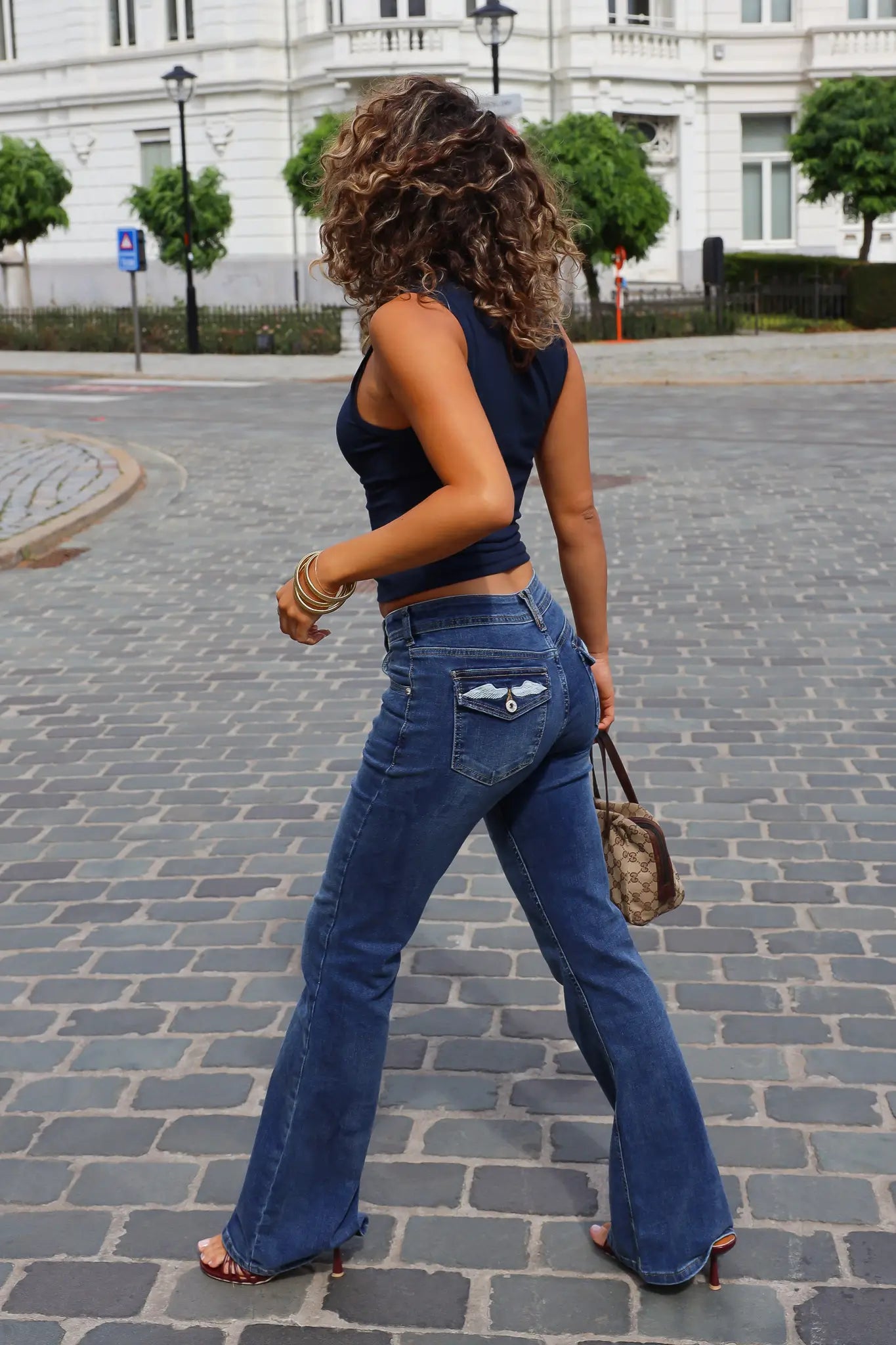 Bootcut jeans spijkerbroek dames met wings vanaf de achterkant