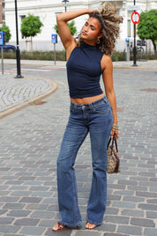 Blauwe bootcut stretch jeans dames in een outfit