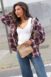 Bordeaux ruitjes blouse dames gecombineerd met witte basic top