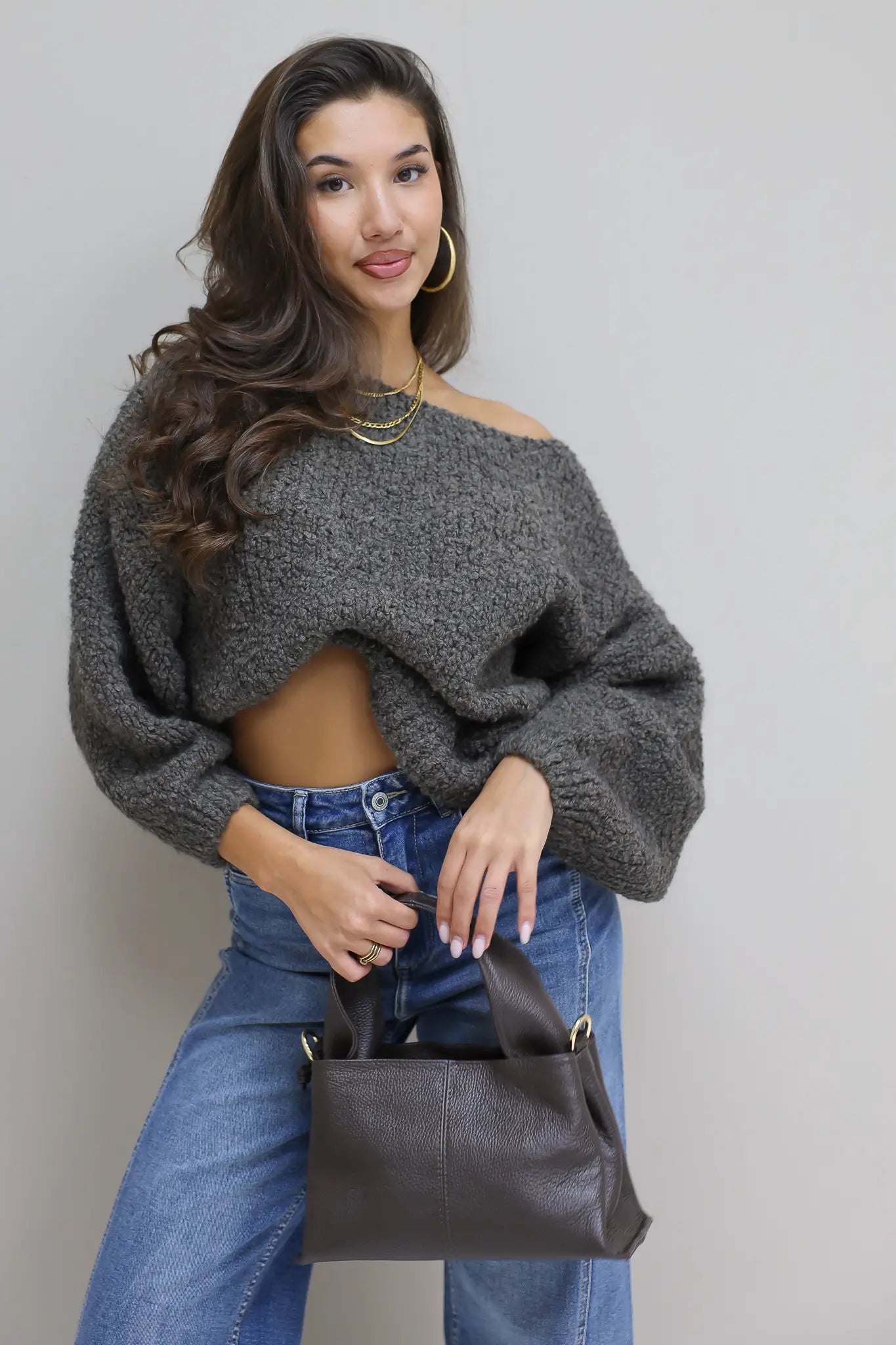 boucle trui grof gebreide trui model close up vooraanzicht