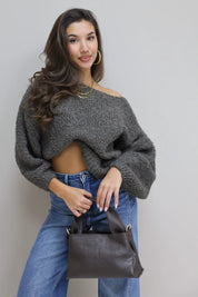 boucle trui grof gebreide trui model close up vooraanzicht