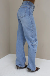 zijkant van lichte cargo ballon jeans