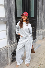 Lichtgrijze comfy set met korte sweater en lange wijde broek