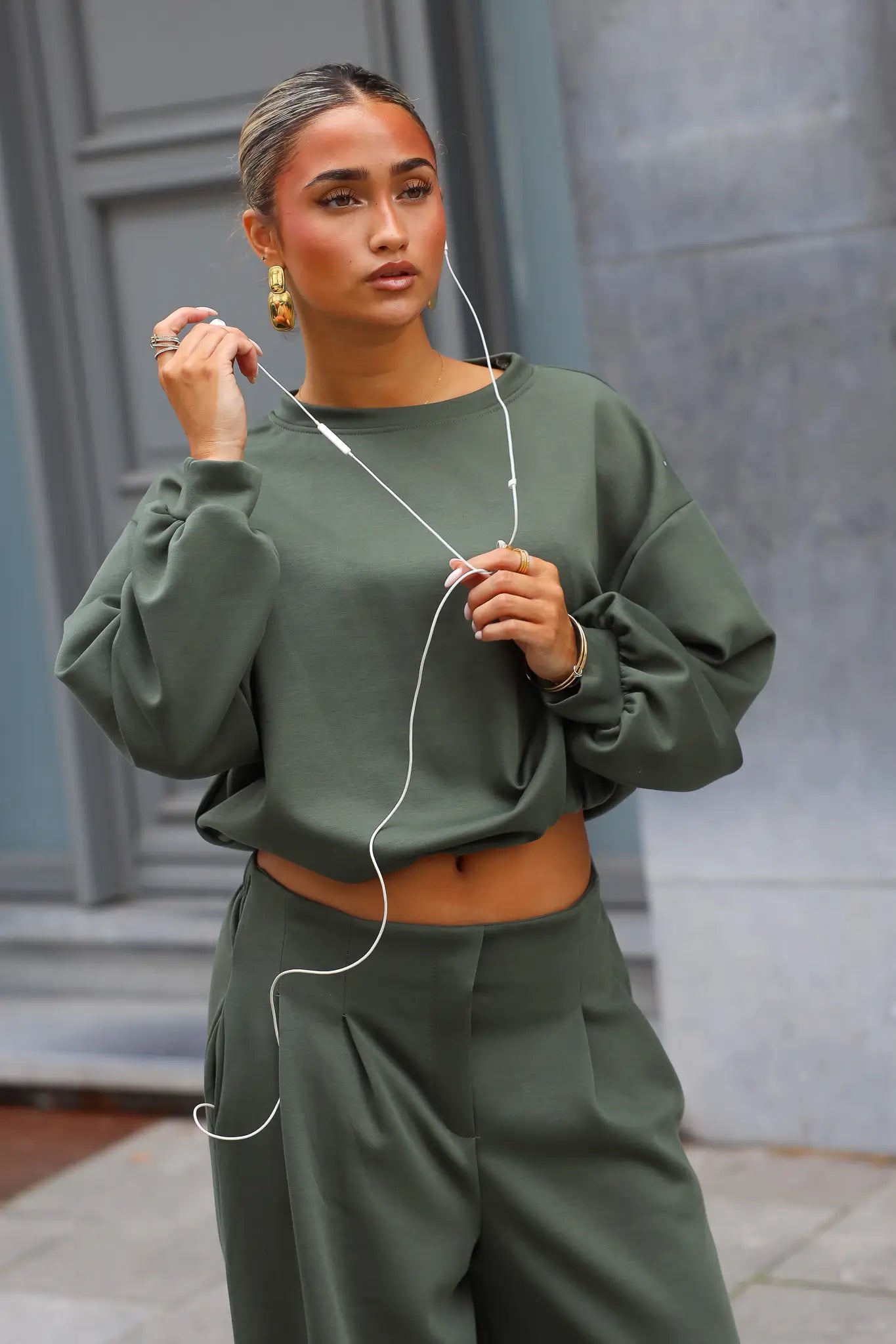 Groene cropped sweater met ronde hals en lange wijde mouwen