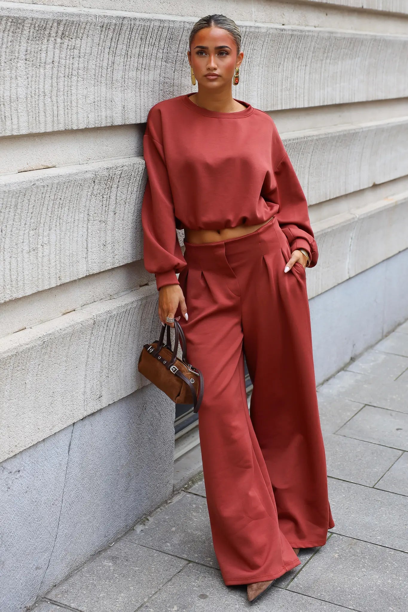 Terracotta cropped sweater met ballonmouwen en ronde hals
