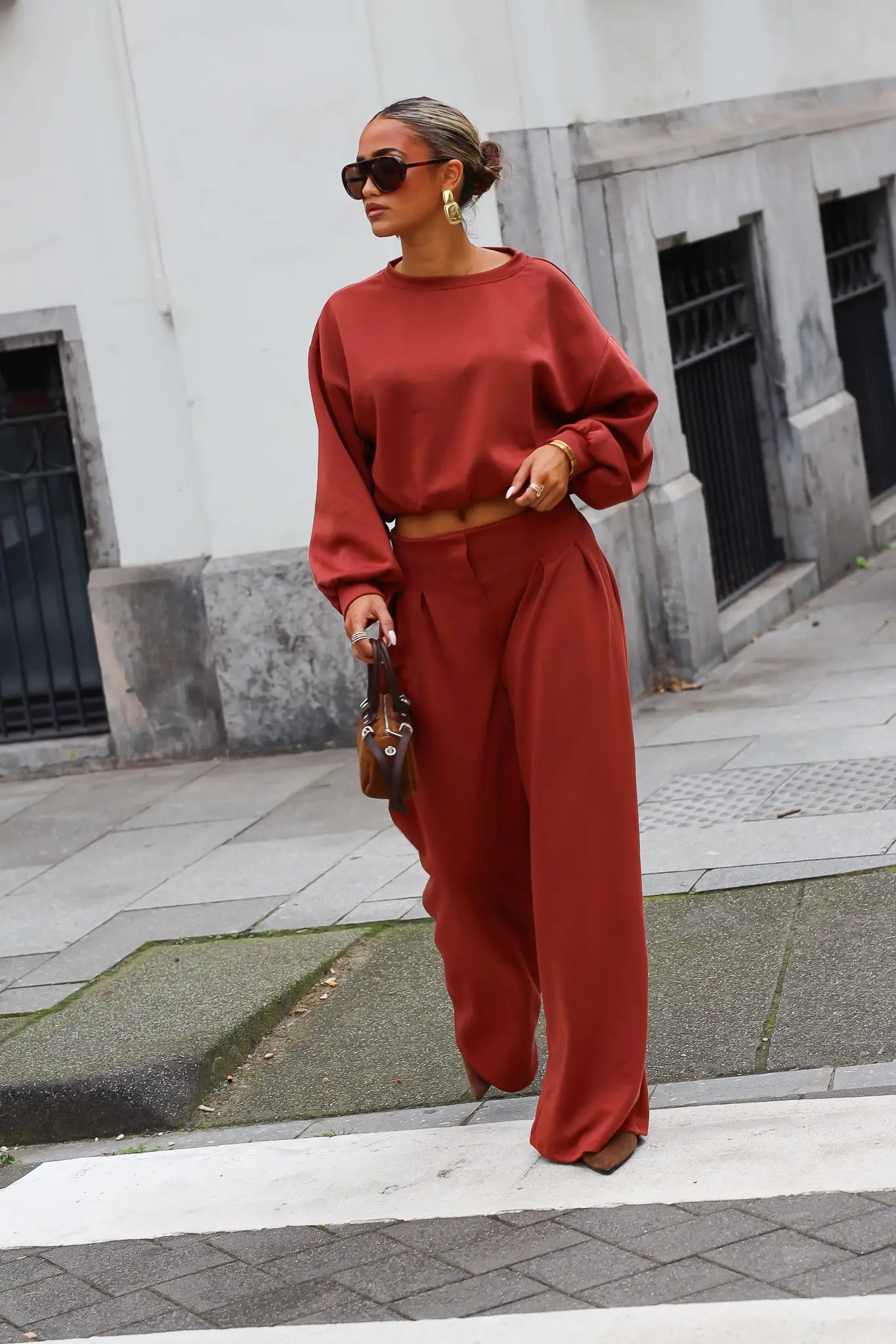 Terracotta sweater set met ballonmouwen en lange wide leg broek