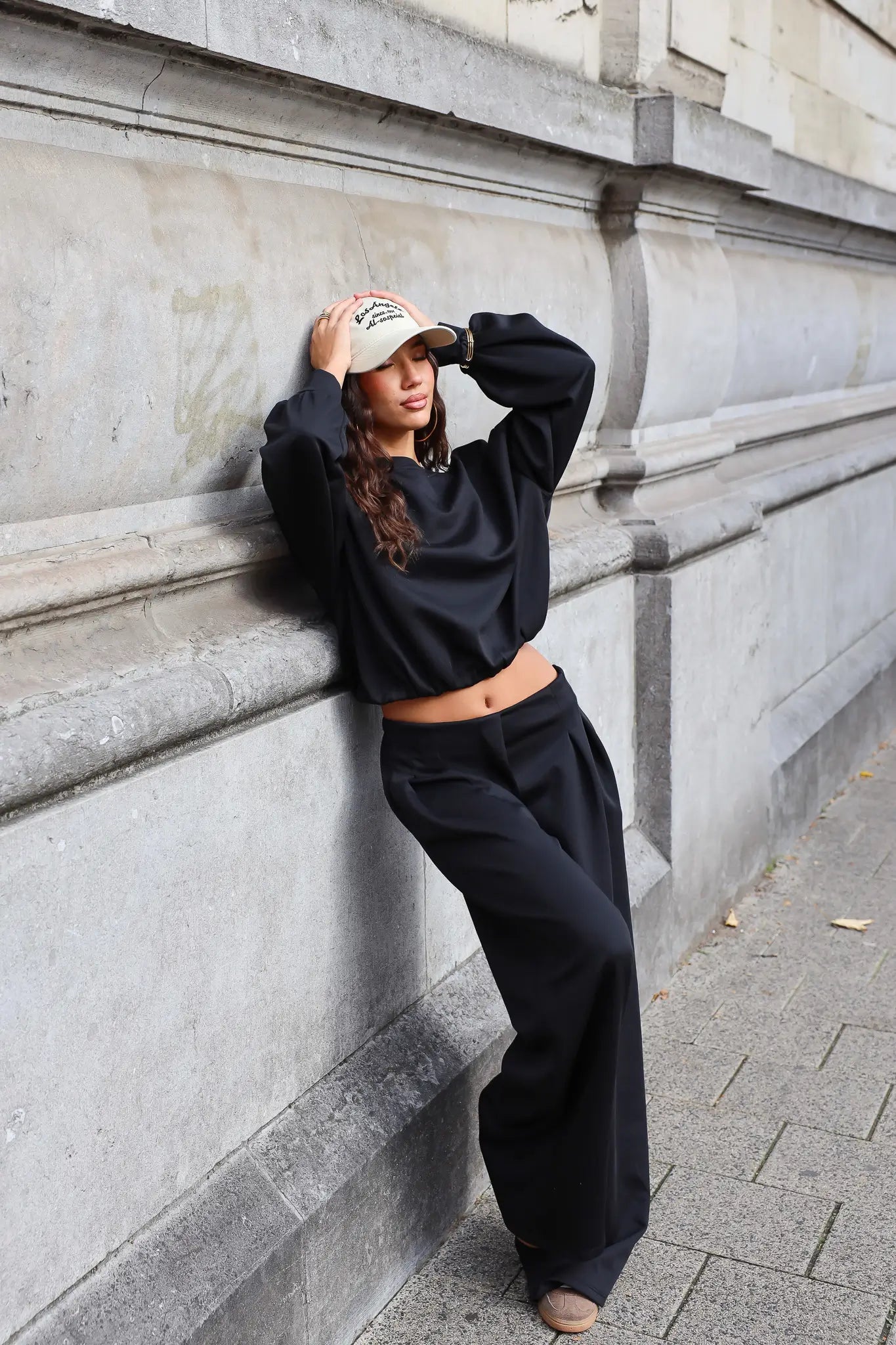 Zwarte cropped sweater met ballonmouwen en bijpassende wide leg broek