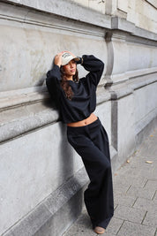 Zwarte cropped sweater met ballonmouwen en bijpassende wide leg broek