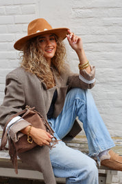 cowboy hoed camel stof zilver blauw riem rond hoed