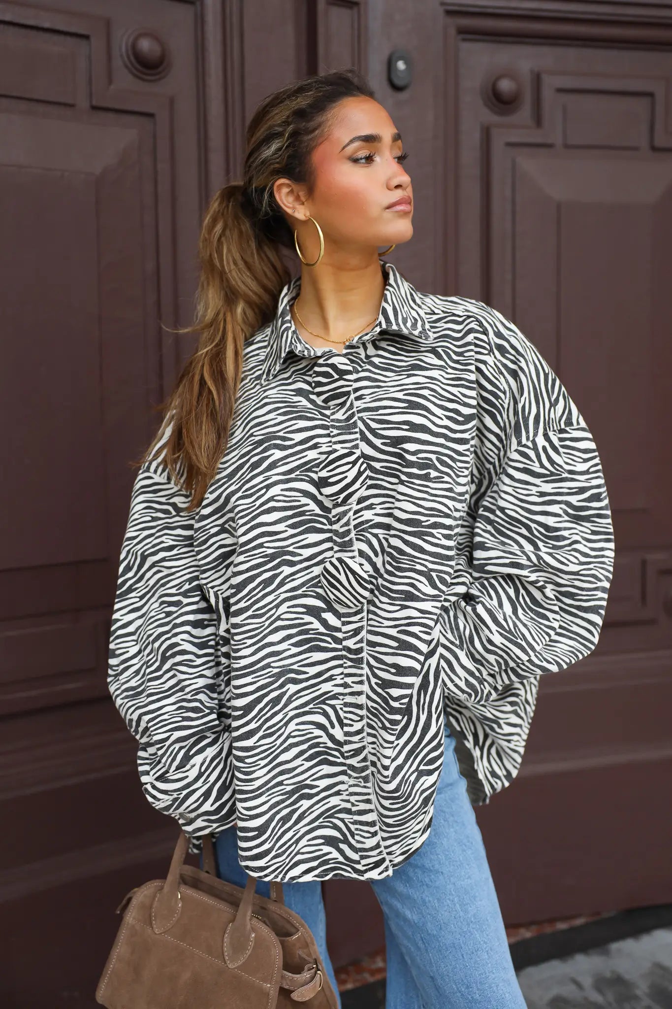 denim blouse zebra print met oversized fit zijaanzicht