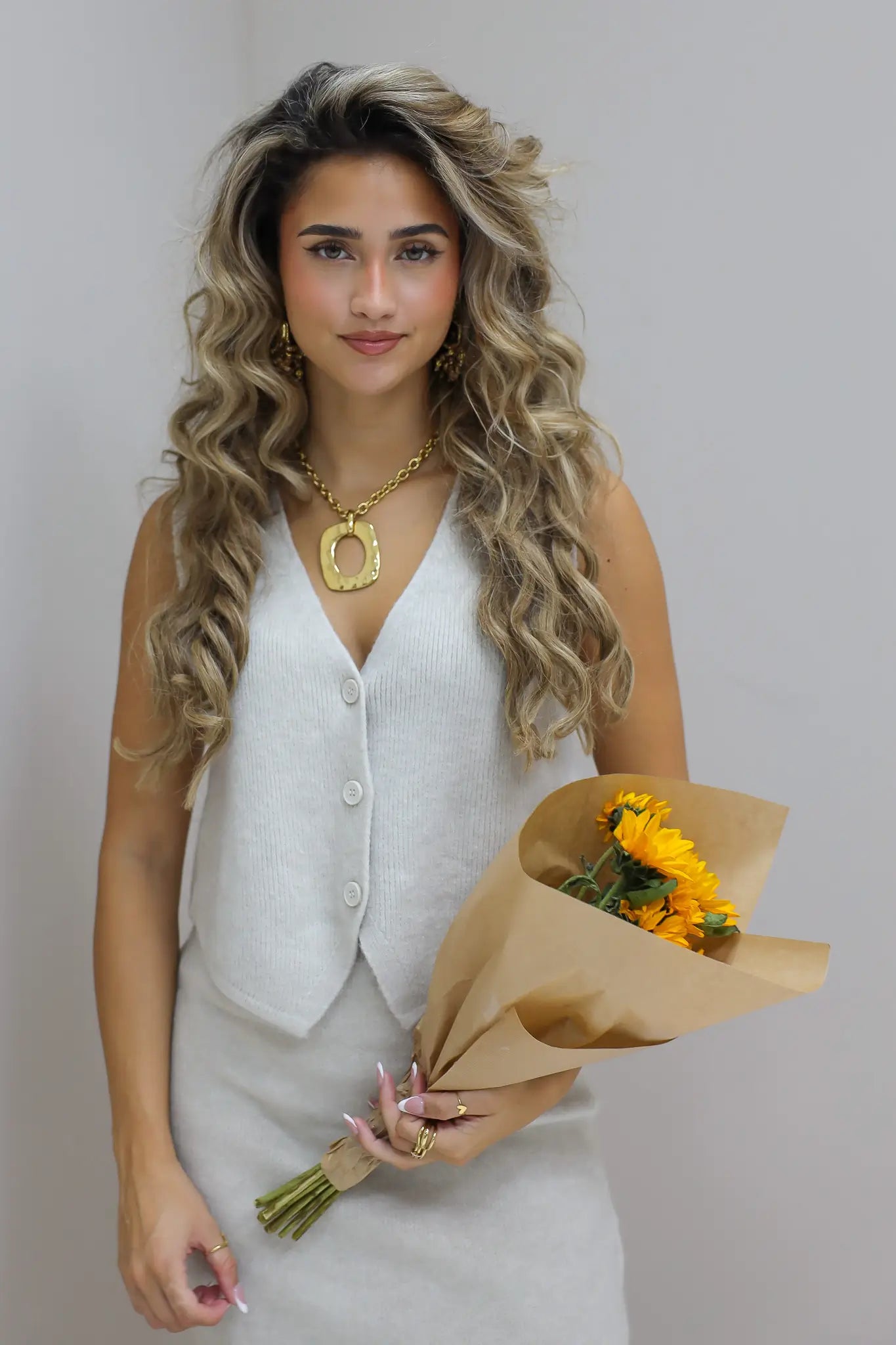 gebreide gilet beige dames co ord set studio foto close up gilet