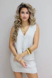 gebreide gilet beige dames co ord set studio foto close up