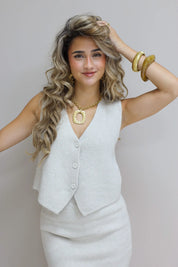 gebreide gilet beige dames co ord set studio foto close up