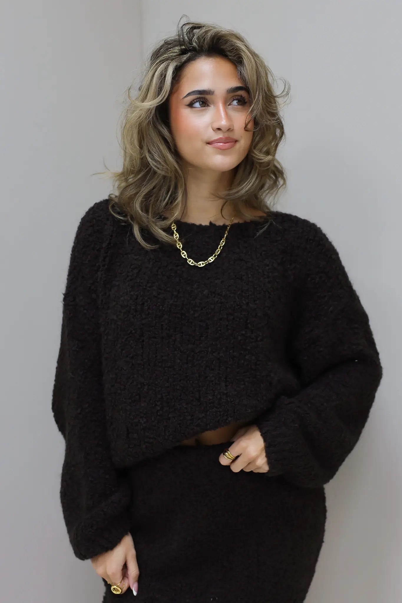 gebreide trui donker bruin draagfoto ladylike