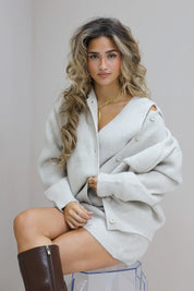 gebreide vest beige dames vest knopen kort model studio foto close up