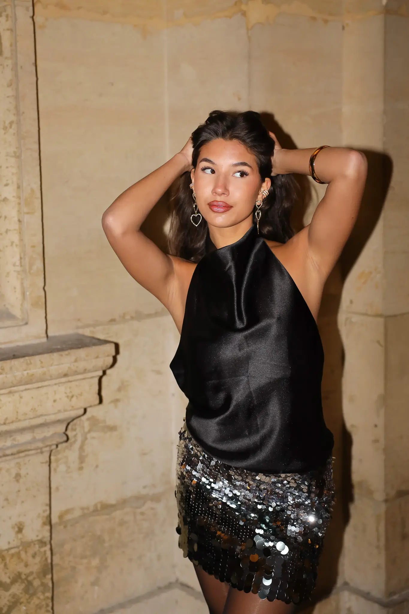 Dames halter top van glanzende stof in zwart