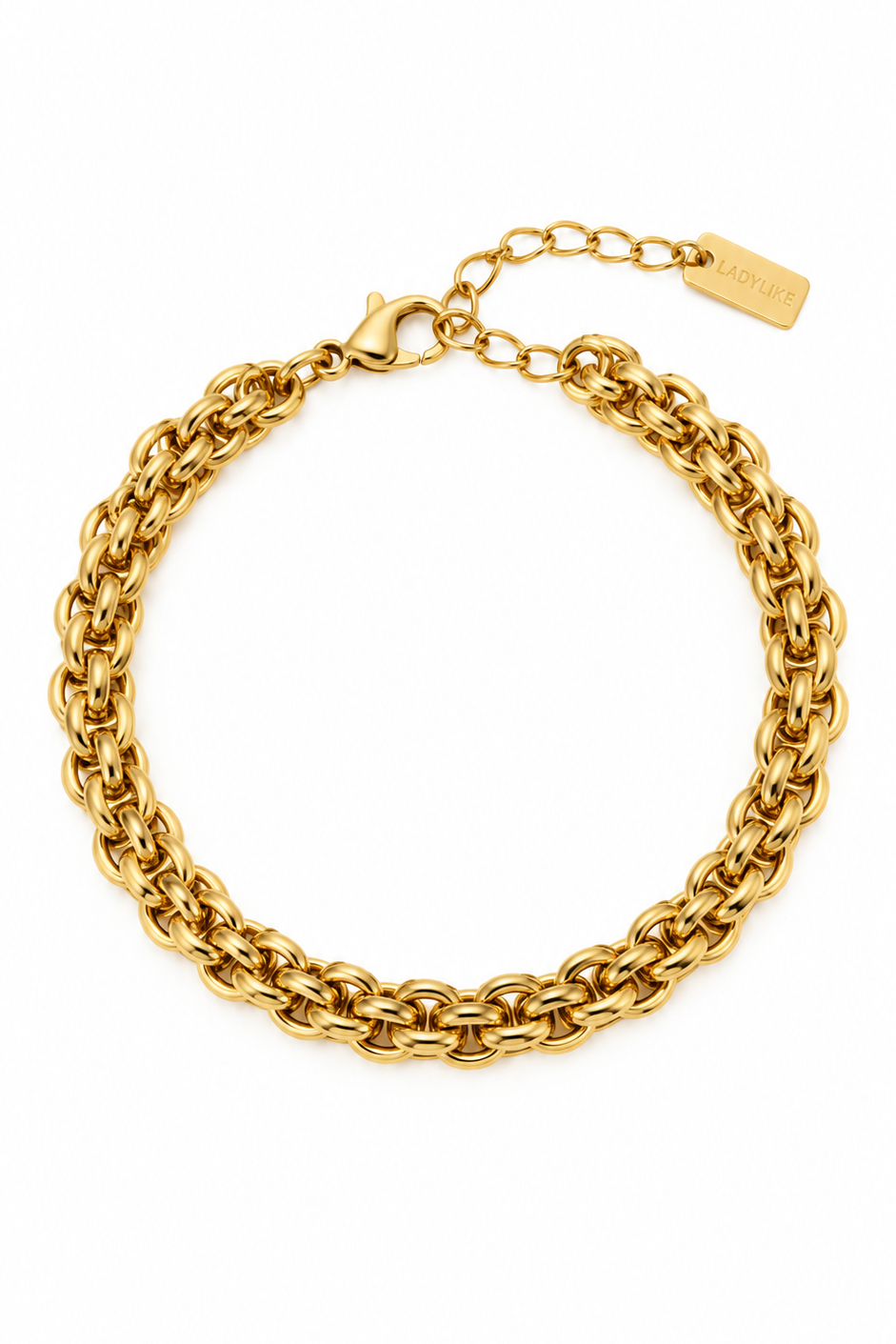 Gouden schakelarmband dames met gevlochten schakels en verstelbare sluiting op witte achtergrond