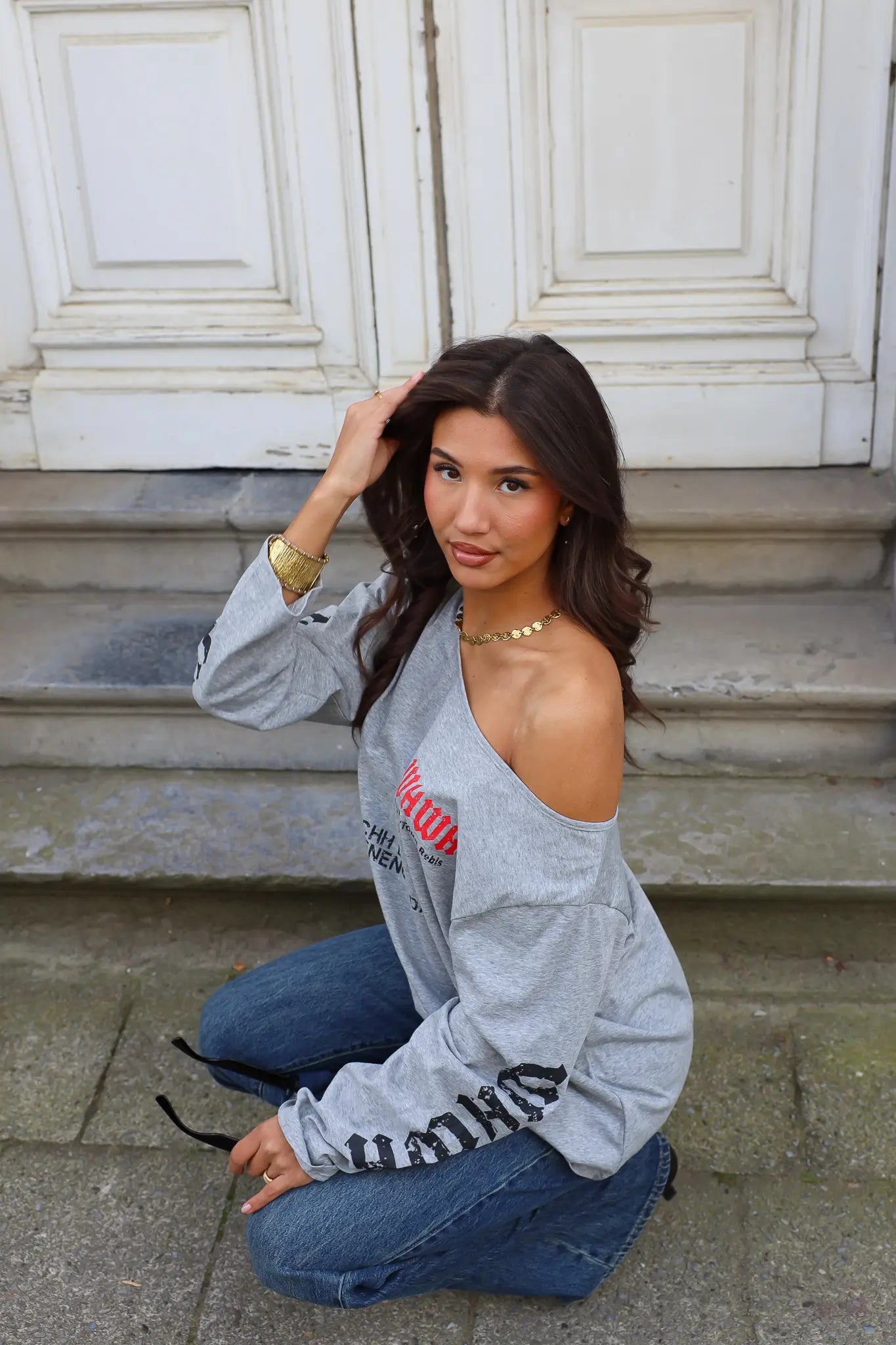 Grijs shirt met print dames off shoulder gedragen