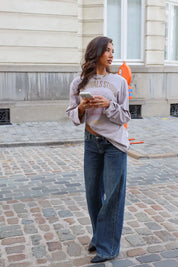 T-Shirt Lange Mouwen Originals Grijs gedragen met wide leg jeans