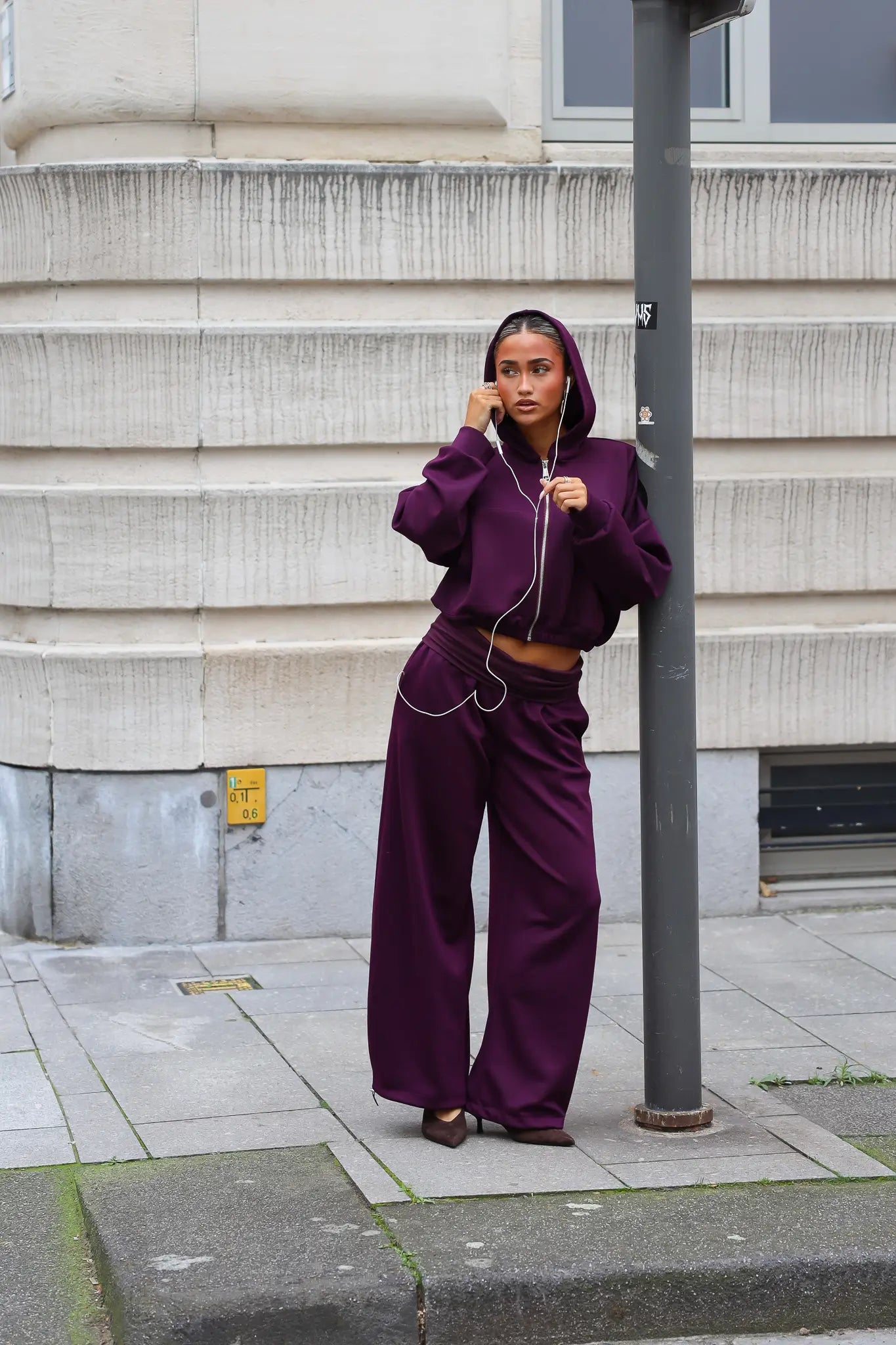 Plum tweedelige jogging set met oversized hoodie en wijde broekspijpen