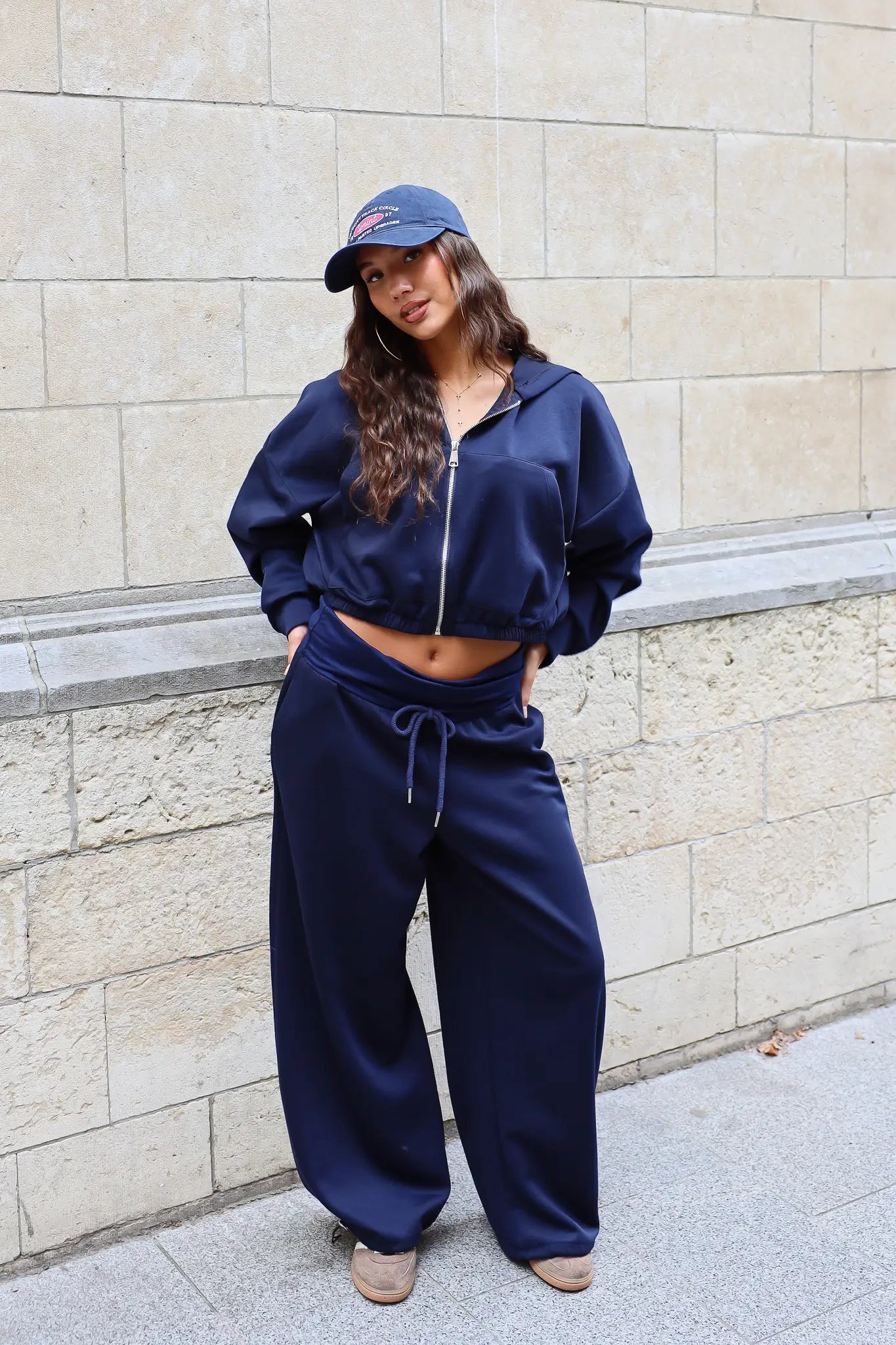 Donkerblauwe jogger set dames met zip hoodie en wide leg joggingbroek
