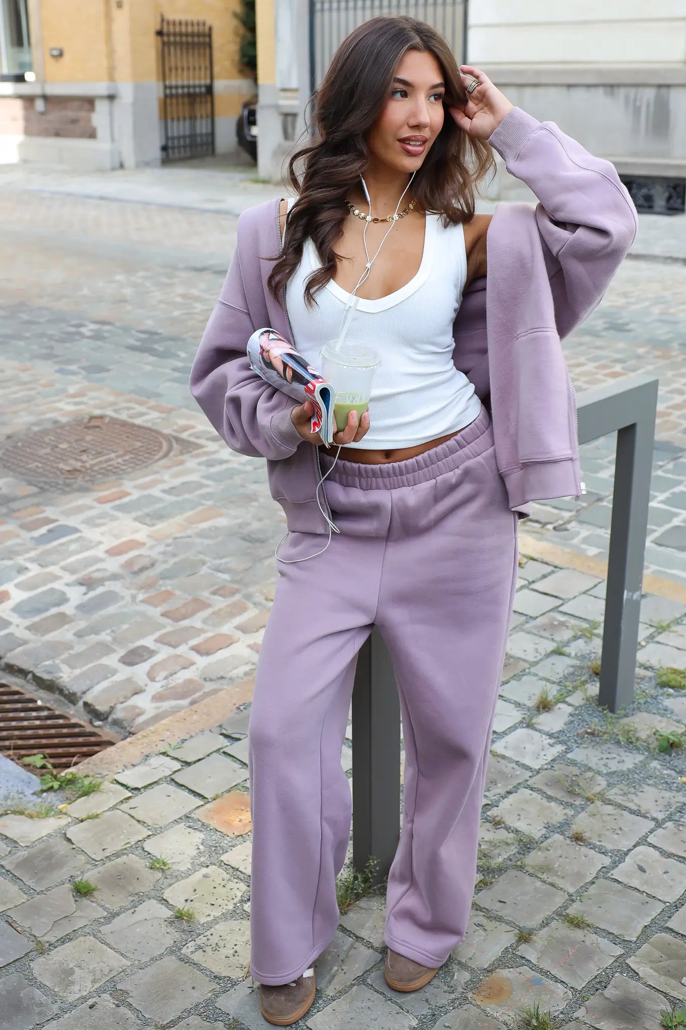 Jogger Violet dames gecombineerd met Oversized Sweater met Rits Violet