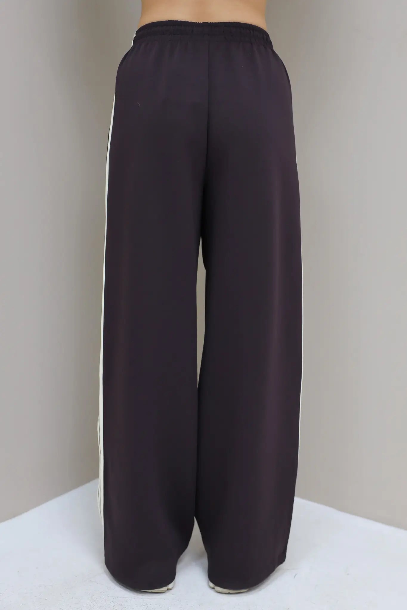 jogger straight strepen bruin dames achterkant