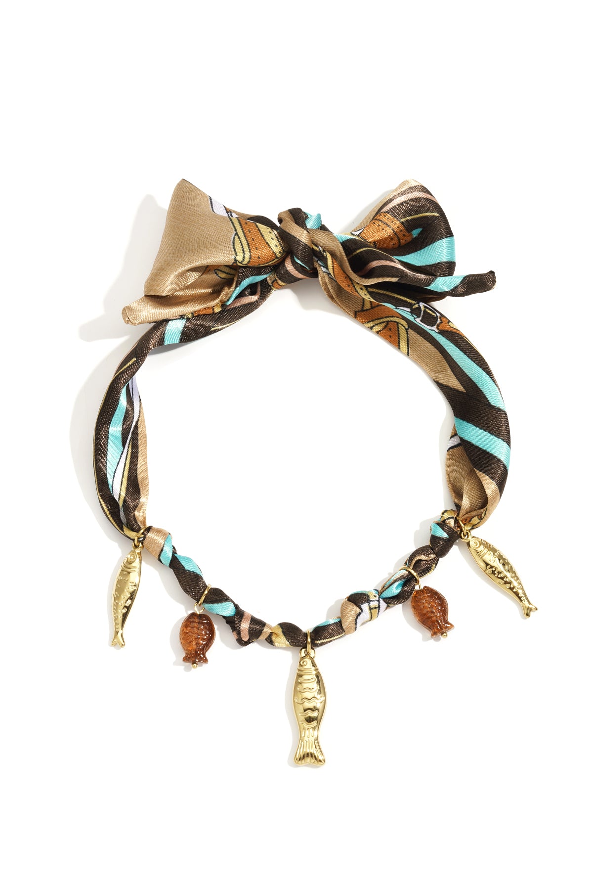 Ronde productfoto van ketting met stof en visjes