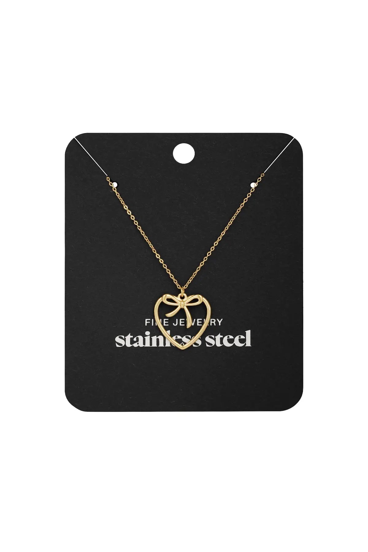 ketting strik heart goud aan verpakking op zwarte achtergrond