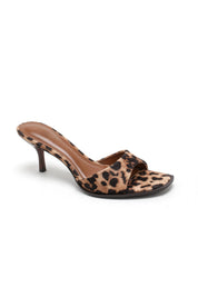 bruine muiltjes met leopard print en hak