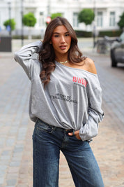 Off shoulder shirt grijs dames met print en blauwe jeans