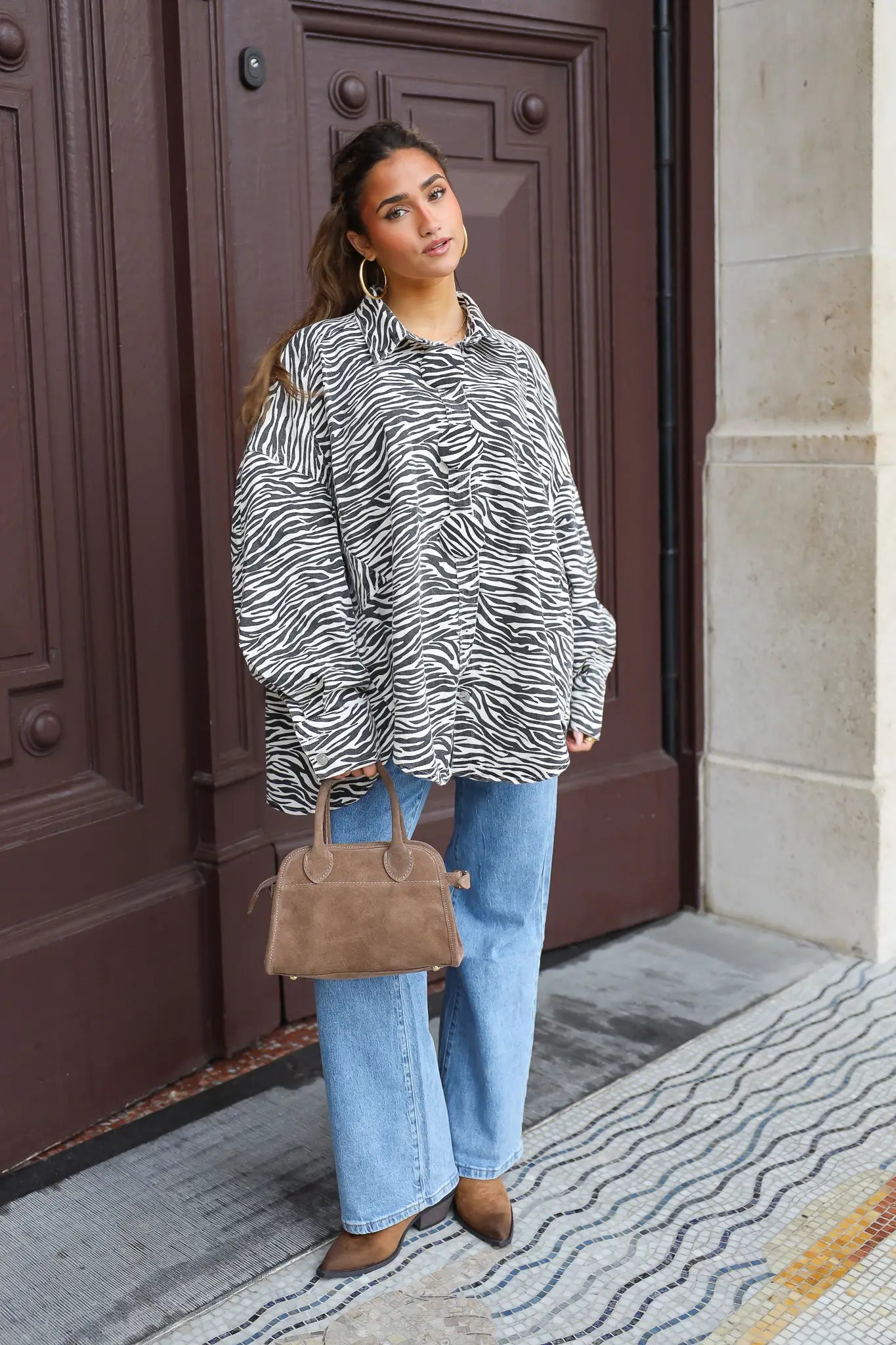 oversized denim blouse zebra open gedragen als jas