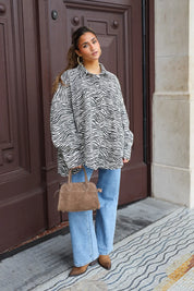 oversized denim blouse zebra open gedragen als jas