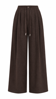 Bruine wide fit pantalon met wijde pijpen plooien aan de voorkant en strikkoord op witte achtergrond