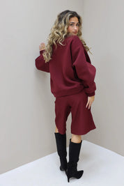 Paris Club Sweater in bordeaux vanaf de achterkant gefotografeerd