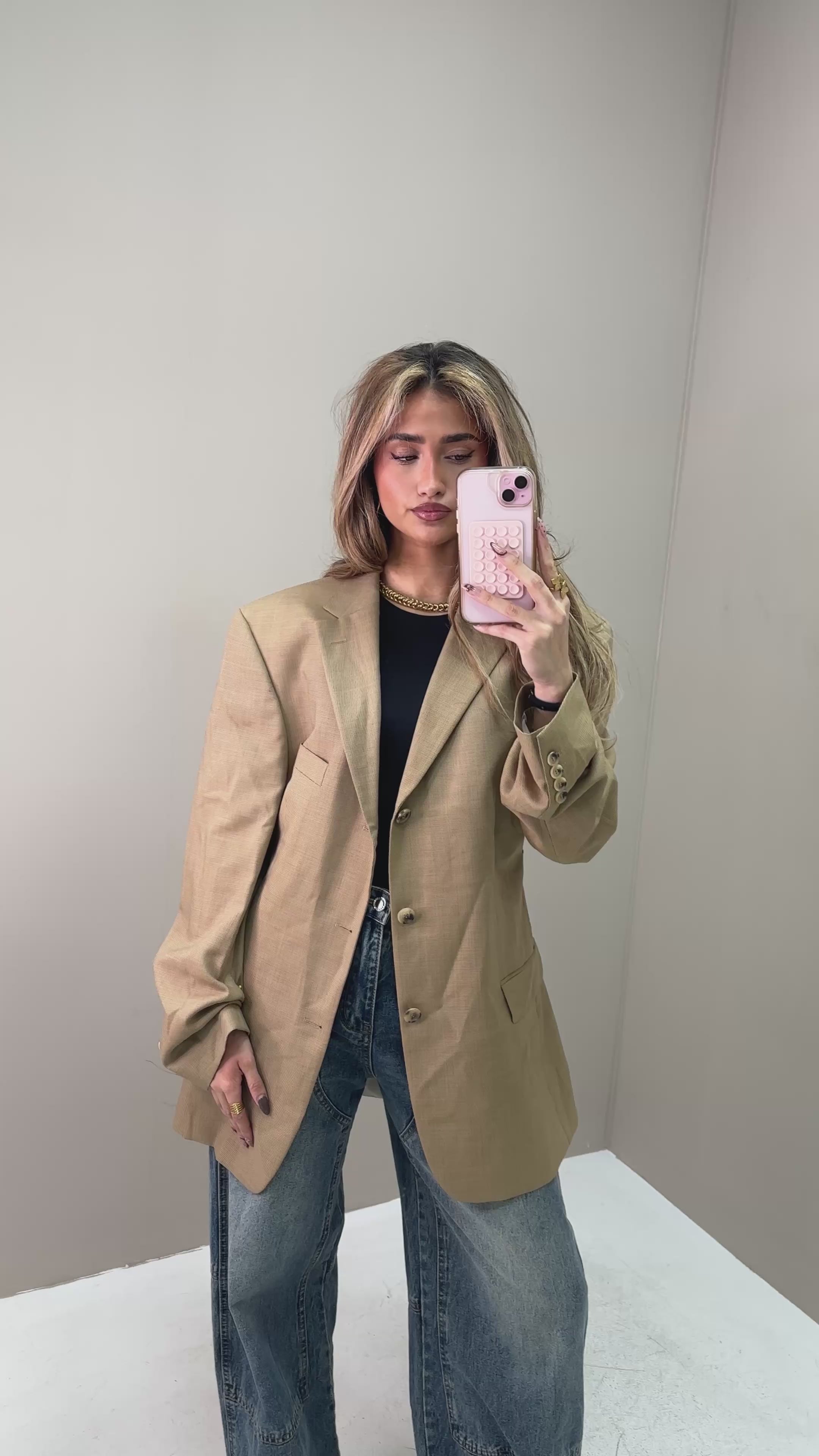 atelier series reworked designer blazer camel draagfoto full body ladylike