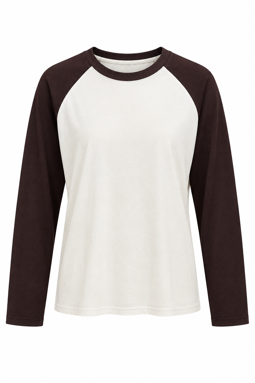 Crème raglan longsleeve met chocoladebruine lange mouwen en donkerbruine ronde hals op witte achtergrond