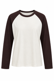 Crème raglan longsleeve met chocoladebruine lange mouwen en donkerbruine ronde hals op witte achtergrond