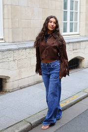 Blauwe extra tall jeans van Redial met hoge taille en wijde pijpen gecombineerd met een bruine top