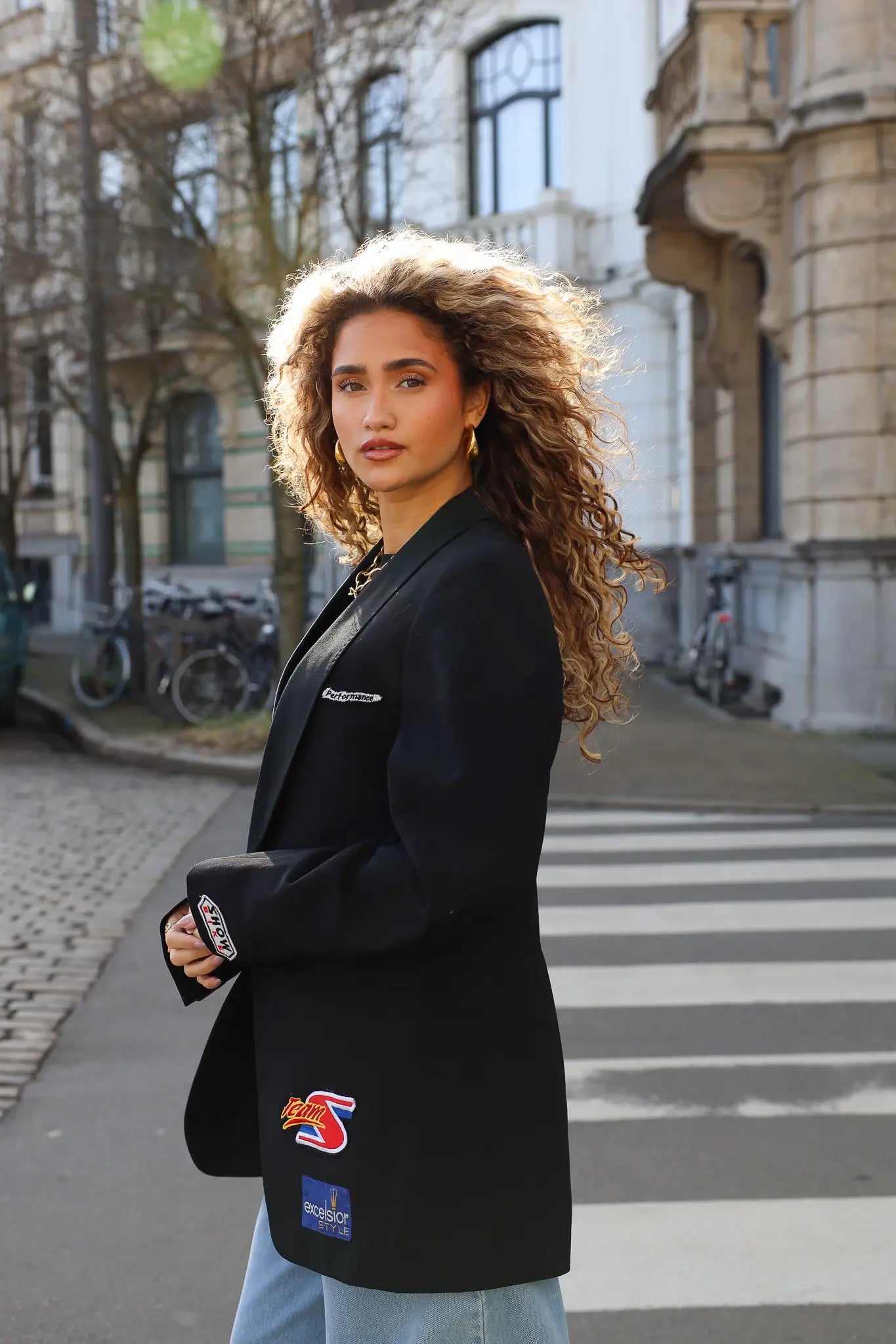 zwarte reworked blazer dames patches outfit ladylike