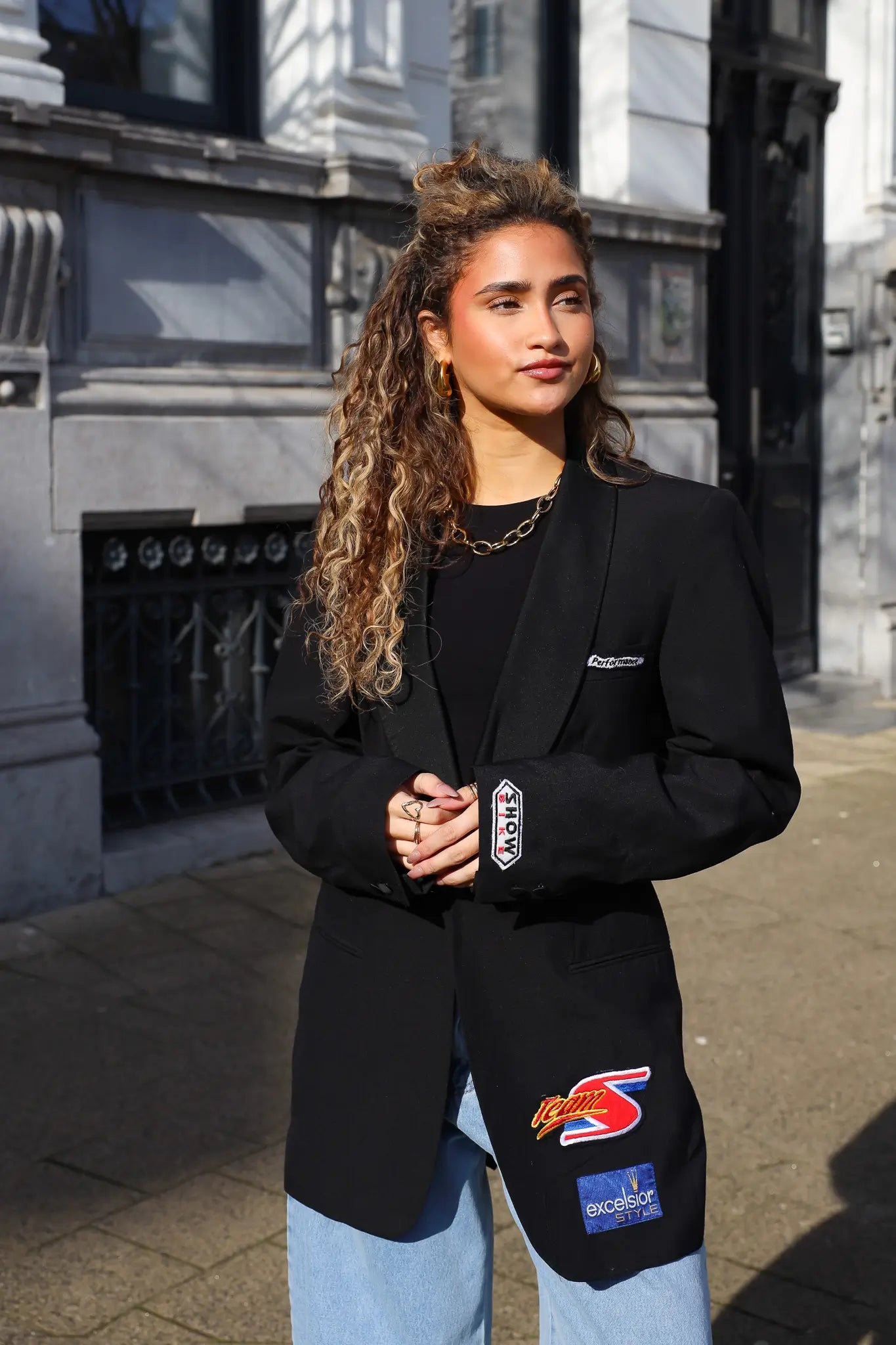 zwarte blazer dames patches outfit ladylike