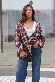 Ruit Blouse Bordeaux dames met witte top en wide leg jeans