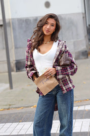 Ruit blouse dames in bordeaux met blauwe jeans