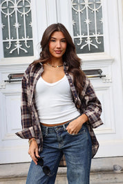 Ruit blouse dames in bruin gecombineerd met blauwe jeans