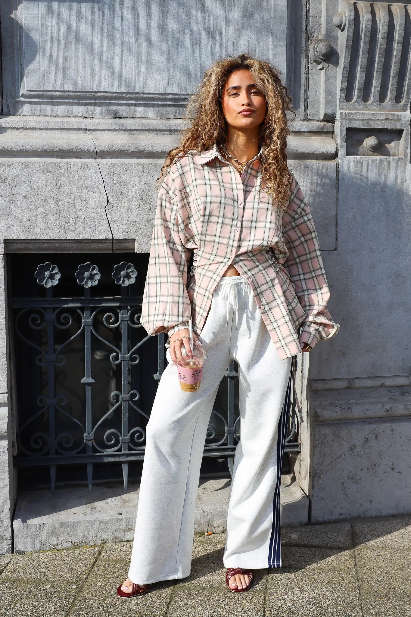 beige ruit blouse dames streetstyle outfit ladylike